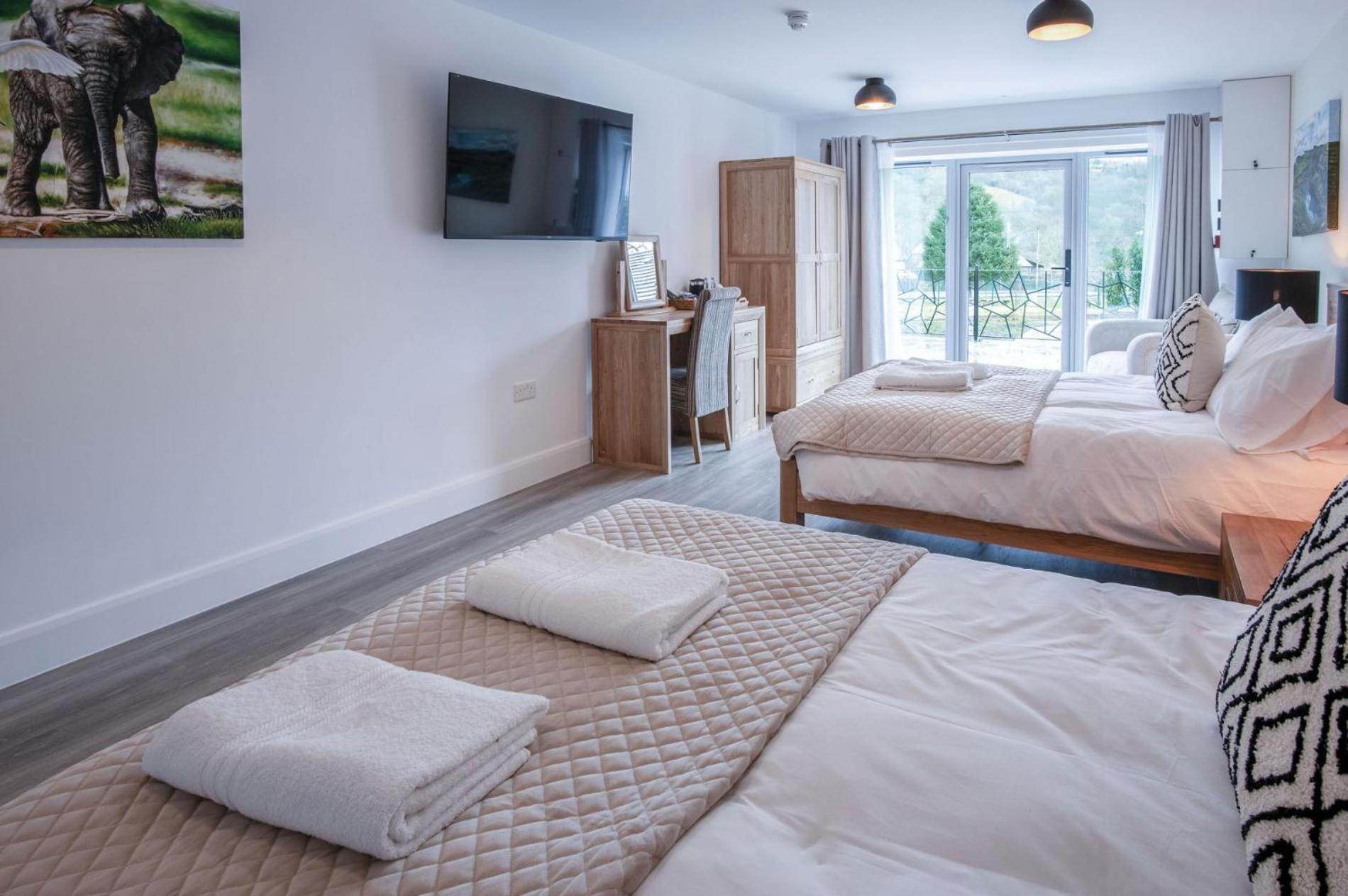 Suite 3 - Sleeping Giant Hotel - Pen Y Cae Inn Brecon Eksteriør billede