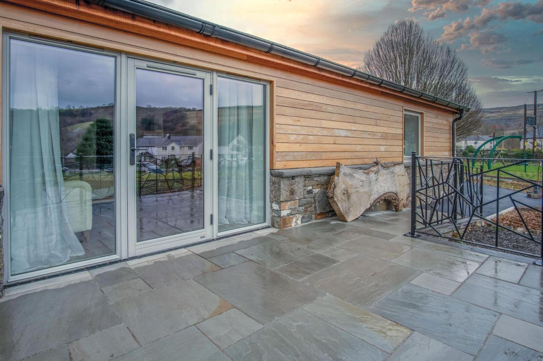 Suite 3 - Sleeping Giant Hotel - Pen Y Cae Inn Brecon Eksteriør billede